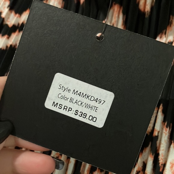 HOLIDAY DEAL! Crinkle Pleated Tank Blouse - Picture 5 of 6